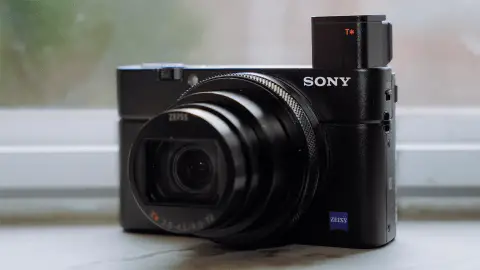 Sony RX100 VII Best Point-and-Shoot Cameras for Travel